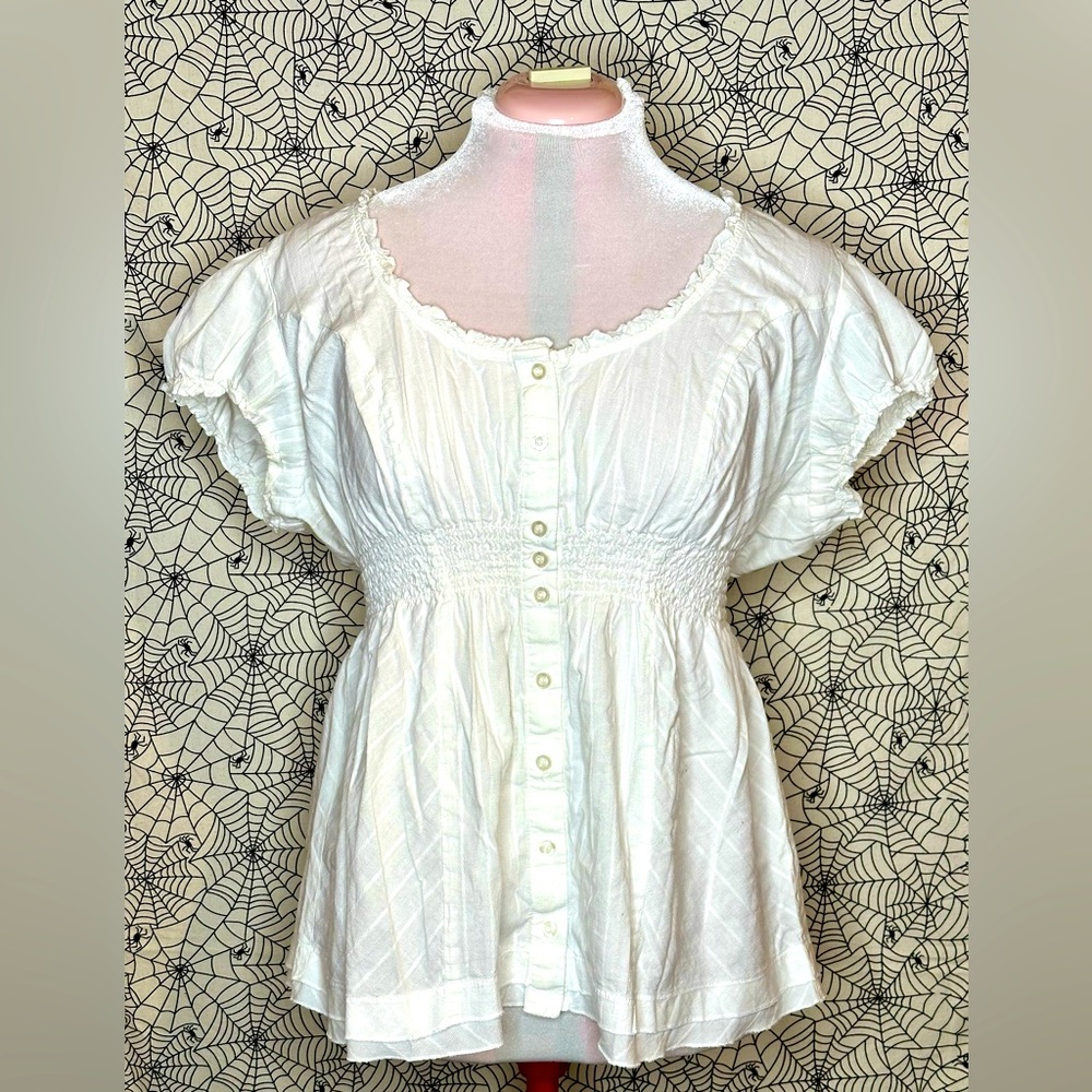 TORRID WHITE BUTTON UP BLOUSE WITH PUFF SLEEVES
